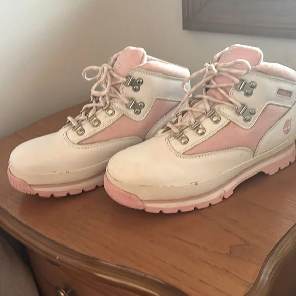 Timberland woman’s (or young girls) boots - Picture 1 of 4